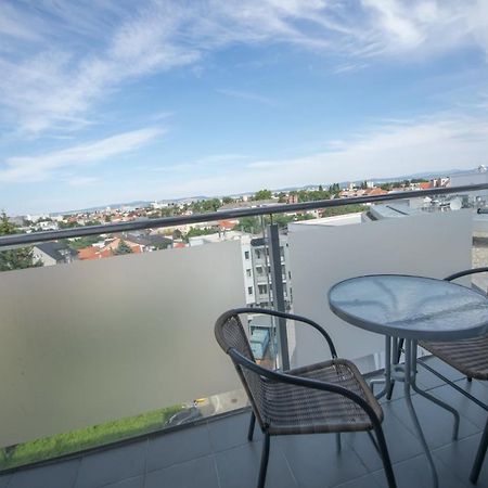 Apartman Centroom ピエシュチャニ エクステリア 写真