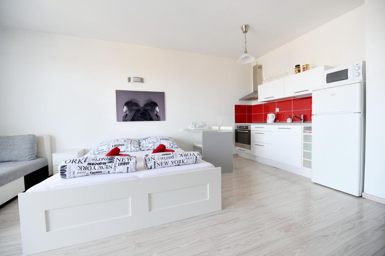 Apartman Centroom ピエシュチャニ エクステリア 写真