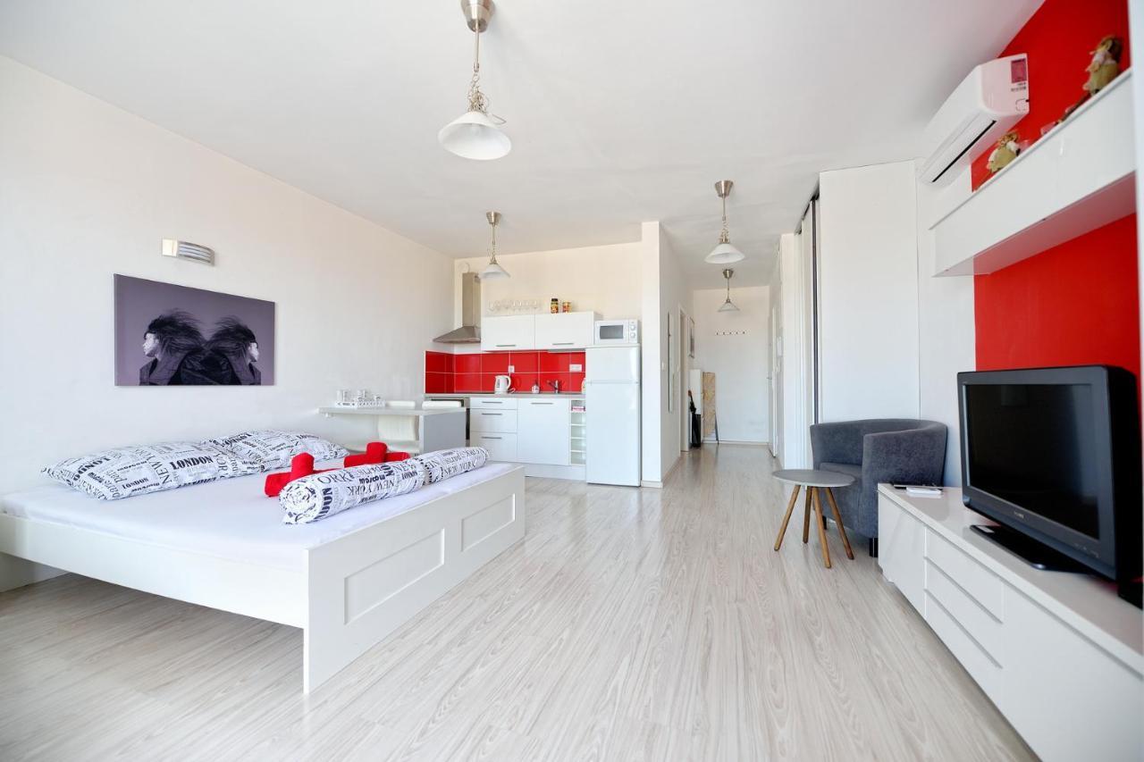 Apartman Centroom ピエシュチャニ エクステリア 写真