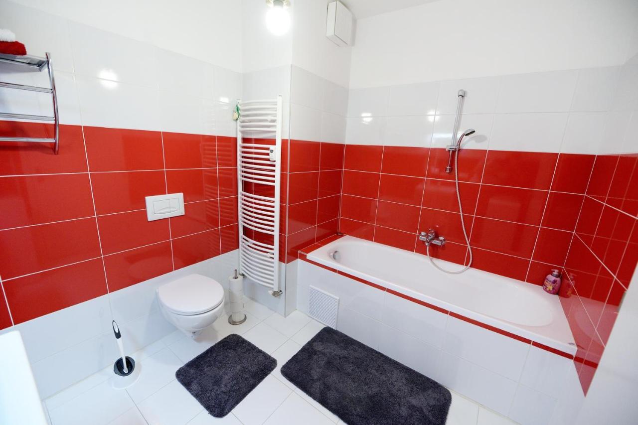 Apartman Centroom ピエシュチャニ エクステリア 写真