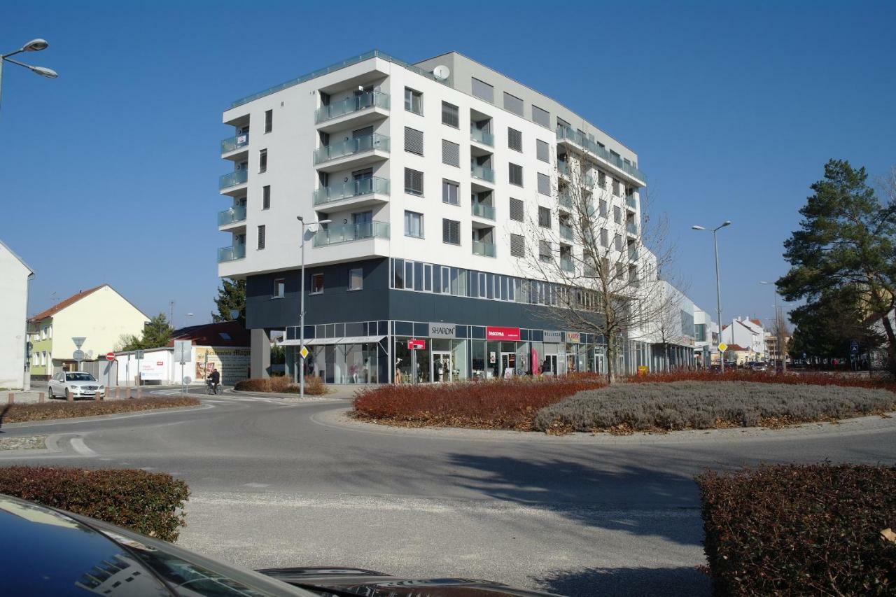 Apartman Centroom ピエシュチャニ エクステリア 写真